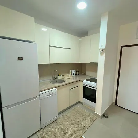 Ena Apartment Pale
